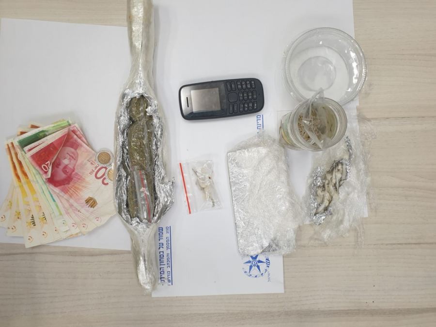 اعتقال شابين من جسر الزرقاء بشبهة حيازة المخدرات